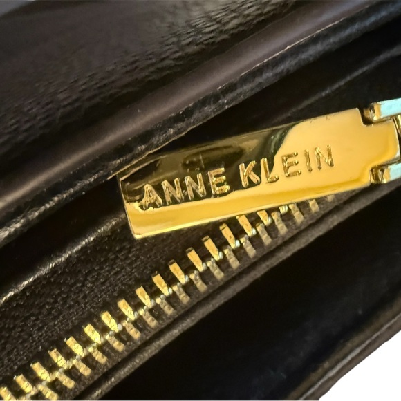 Anne Klein Black Pebbled Leather Tote Gold Lion Medallion - Picture 5 of 5